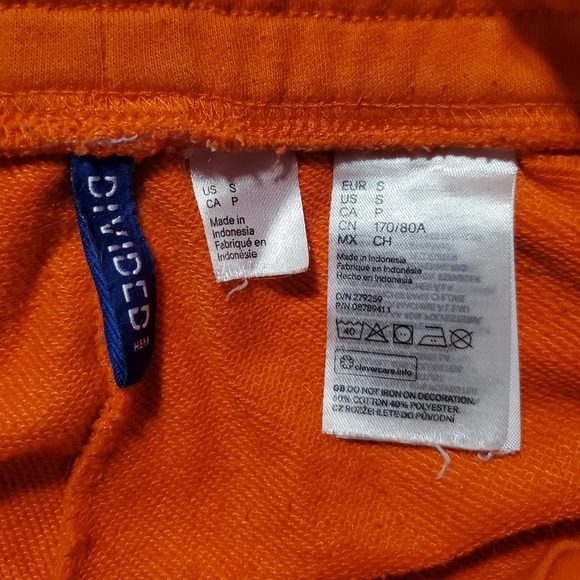 H&M Nasa Sweatshorts with Side Stripes - Picture 6 of 6